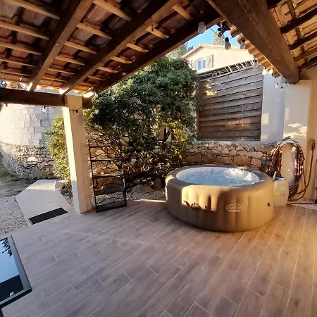 Prázdninový dům Les Arbousiers Ravissante Independante Avec Piscine & Jacuzzi